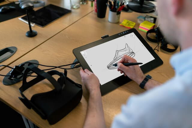 THE CURRENT STATE OF AR & WHY MIXED REALITY IS ON THE HORIZON? THE CURRENT STATE OF AR & WHY MIXED REALITY IS ON THE HORIZON?